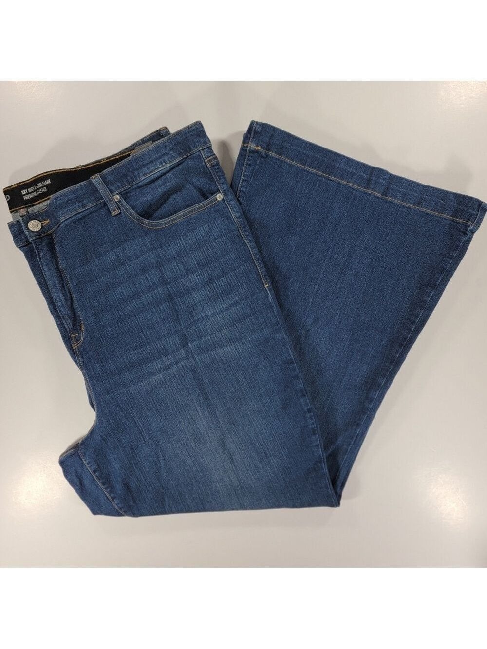 NWT TORRID SKY HIGH A-LINE FLARE PREMIUM STRETCH WOMENS JEANS 28R 48x31 Regular